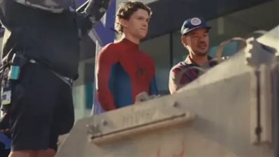 توم هولاند يكشف أسرار صناعة البدلة الجديدة في 