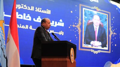 رئيس جامعة المنصورة يُشارك في احتفال تخريج 'الدفعة الذهبية' الأولى بحقوق كفر الشيخ