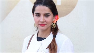 الممثلة الهندية شروتي سيث تثير الجدل وتعلق على حظر الفنانين الباكستانيين 