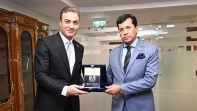 وزير الشئون النيابية والقانونية والتواصل السياسي يثمن جهود وزارة الشباب والرياضة