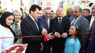 وزير الشباب ومحافظ القاهرة  يفتتحوا حمام سباحة نصف اوليمبي بمركز التنمية الشبابية بالاسمرات