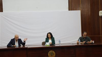 جلسة تشاور مجتمعي بالغردقة لتقييم الأثر البيئي والاجتماعى لمشروع القطار السريع قنا-الغردقة 
