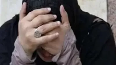 واقعة مأساوية بالإسكندرية.. أم تقتل نجلها بالشومة وتتركه غارقًا فى دمائه 