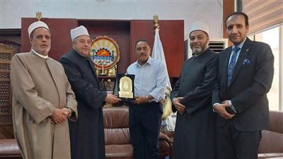 رئيس قطاع المعاهد الأزهرية يلتقي محافظ مطروح