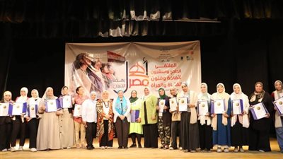 منتجات حرفية وعروض فنية توثق إبداع المشاركات في ملتقى 