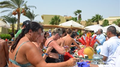 سائحون إيطاليون يحتفلون بعيد Ferragosto بمنتجعات مرسى علم