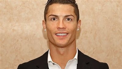 كريستيانو رونالدو…طبيب يكشف أسرار وجهه المشدود وجسده الرياضي المنحوت 