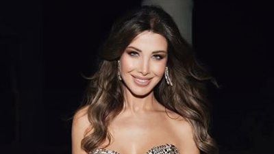 نانسي عجرم تطل بالأسود اللامع في سماء لبنان 