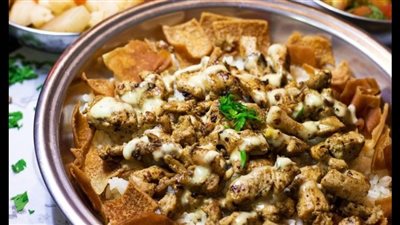 جددي سفرتك وحضري فتة اللحم بالخبز المحمص