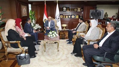 محافظ بني سويف يلتقي مسؤولى المعهد القومي للتخطيط في ختام زيارتهم 