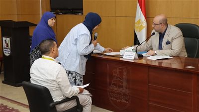 محافظ بني سويف يعقد لقاءً مفتوحاً مع المواطنين لبحث الشكاوى