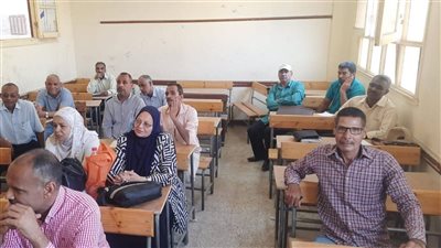 مدير تعليم نجع حمادي يتابع فعاليات تدريب موجهي اللغة العربية والصفوف الأولي