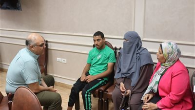 محافظ القليوبية يواصل لقاءات جبر الخواطر لحل مشكلات المواطنين ببنها