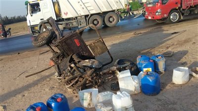 بالأسماء.. إصابة 10 أشخاص بحروق في تصادم تروسيكل وميكروباصين بالبحيرة