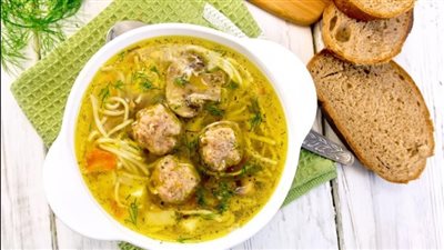 طريقة عمل شوربة الشعرية بكرات اللحم