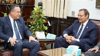 رئيس الهيئة العامة للاعتماد والرقابة الصحية يلتقي رئيس جامعة الإسكندرية