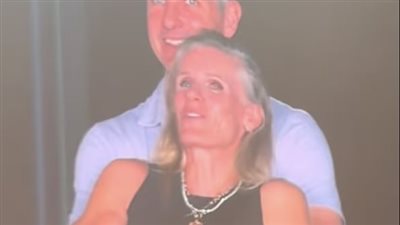 رغم فضيحة المدير التنفيذي..كريس مارتن يدافع عن فقرة الكاميرا بحفلاته: 