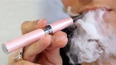 أضرار صحية غير متوقعة للتدخين الإلكتروني بين الشباب