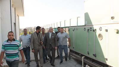 نائب رئيس جامعة أسيوط يتفقد موقع حريق محدود بمستشفى الطلاب الجامعي