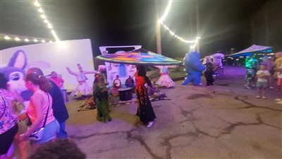 مهرجان الشارع بالغردقة يجذب السياح ويعزز رسائل الأمان بالبحر الأحمر