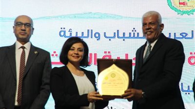 تكريم العالم مصطفى فودة بالمنتدى العربى للشباب والبيئة الساحلية بالغردقة 