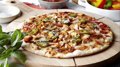 طريقة عمل بيتزا الفاهيتا بالدجاج والفلفل الملون