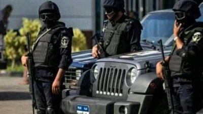 مخدرات واسلحة وذهب بداخل منزل تاجر مخدرات قبض عليه أثناء بث مباشر بقنا