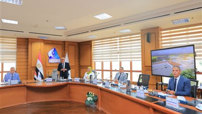 رئيس جامعة كفر الشيخ الأهلية يستقبل لجنة الأعلى للجامعات 