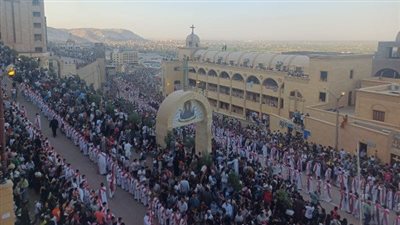 آلاف الأقباط يحيون عيد السيدة العذراء في أديرة مصر