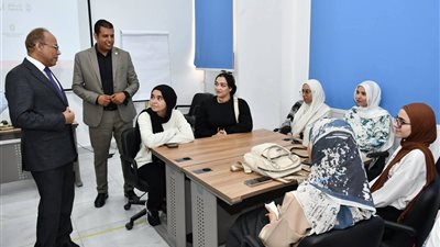 نائب رئيس جامعة قناة السويس يتابع فعاليات الأسبوع الثاني من “كن مستعدًا” 