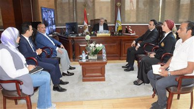 محافظ الغربية يجتمع بوفد مبادرة 