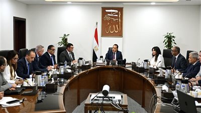 رئيس الوزراء يُتابع مشروعات تحلية مياه البحر