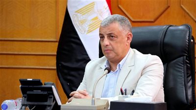 محافظ الإسماعيلية يبحث سبل رقمنة الخدمات الحكومية بكافة المديريات الخدمية