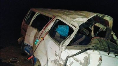 مصرع شخص وإصابة 10 آخرين في حادث تصادم مروع ببقنا