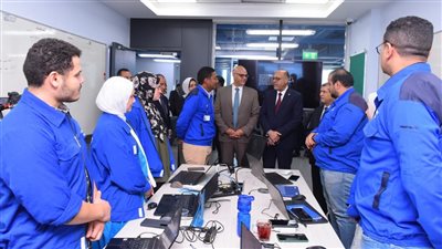   وزير العمل ومحافظ القليوبية يزوران مركز العربي للبحوث والتطوير بمدينة بنها 