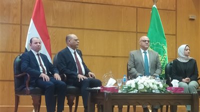 وزير العمل ومحافظ القليوبية يبحثان أهم القضايا العمالية 