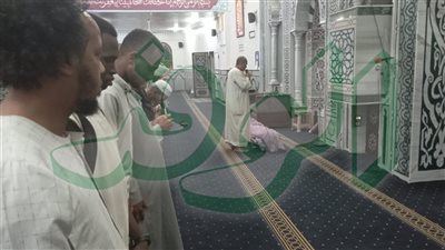 إقامة صلاة الجنازة على سوداني توفى أثناء عودته للوطن داخل القطار بأسوان