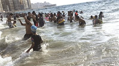 الوجه الآخر للبحر .. شواطئ الموت بالإسكندرية