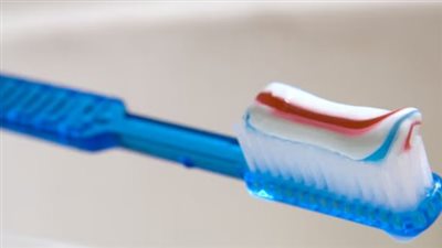 هل تتبع الطريقة المثالية لتنظيف الأسنان؟ أطباء يوضحون طريقة الوقاية من التسوس