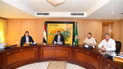 محافظ الفيوم يتابع معدلات الأداء بملفي تقنين أملاك الدولة والتصالح