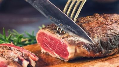 الإفراط في تناول اللحوم الحمراء يؤثر على شريان رئيسي بالقلب