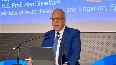 سويلم يشارك فى جلسة 