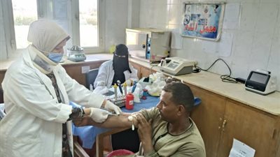 خدمات طبية مجانية لــ 976 مواطنًا في ملوي بالمنيا 