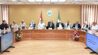 المجلس التنفيذي بالشرقية يقف دقيقة حداد على ضحايا عقار مولد النبي