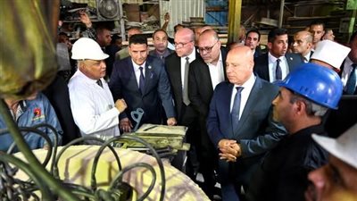 وزير الصناعة والنقل يتفقد شركة النصر للمسبوكات ويشارك في ندوة تثقيفية للعاملين 