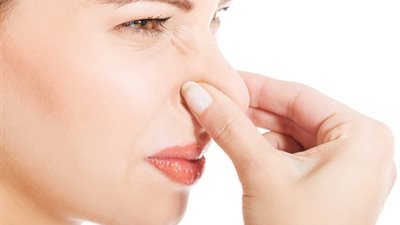 طبيبة تحذر.. الانجذاب إلى الروائح الغريبة قد يكون أحد أعراض مرض خطير