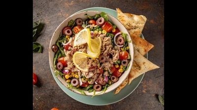 سلطة التونا بالبيض.. خيار مثالي للدايت