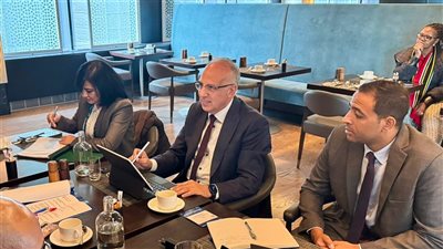 سويلم يلتقى وزيرة المياه والصرف الصحي بجنوب أفريقيا ضمن 