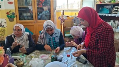 استمرار الورش الفنية والحرفية لطالبات الأزهر ولقاءات تثقيفية للنشء  