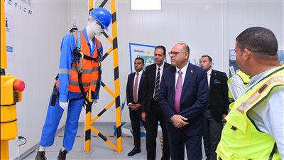 وزير العمل يزور موقع النحاس للمترو الجديد التابع لشركة اوراسكوم بالإسكندرية 